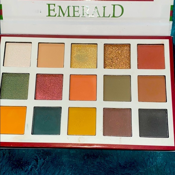 Beauty Creations Emerald Palette - Picture 4 of 6
